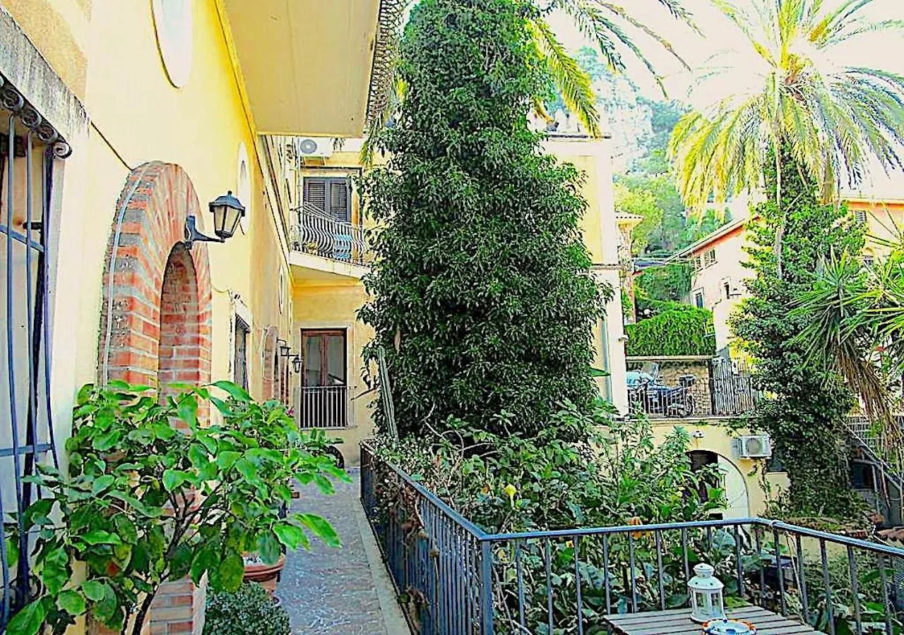 Arche Apartment Ταορμίνα
